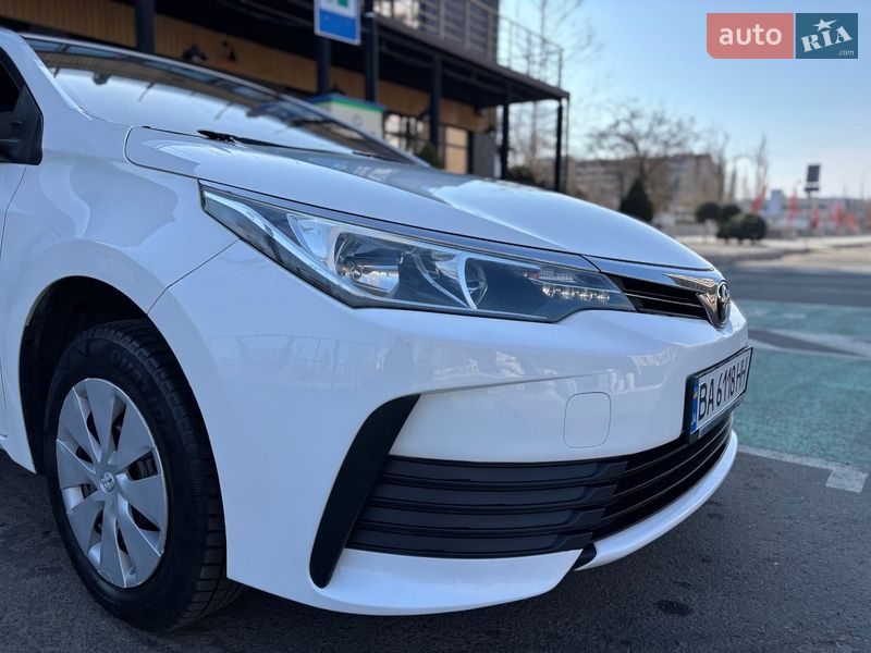 Седан Toyota Corolla 2017 в Миколаєві