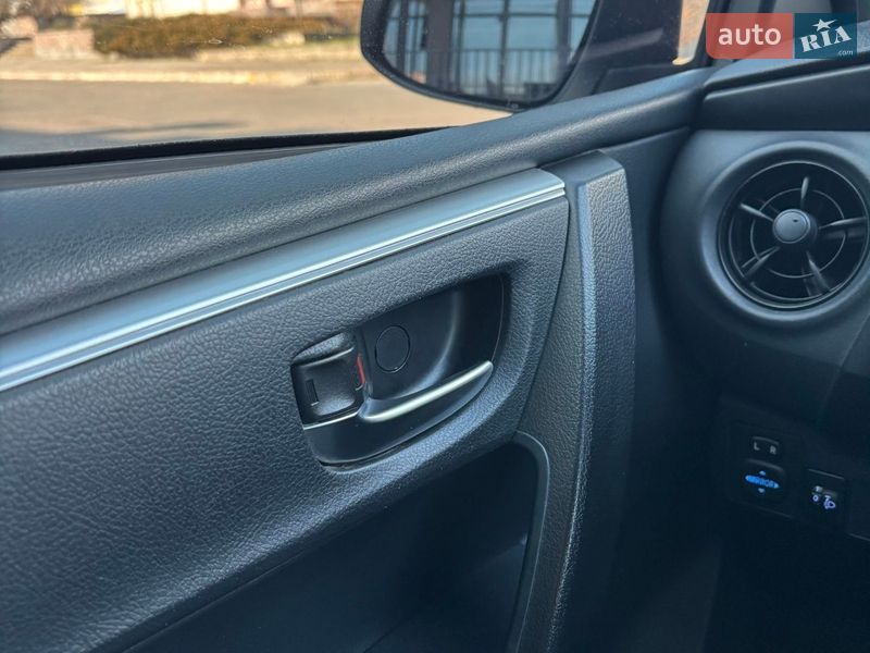 Седан Toyota Corolla 2017 в Миколаєві