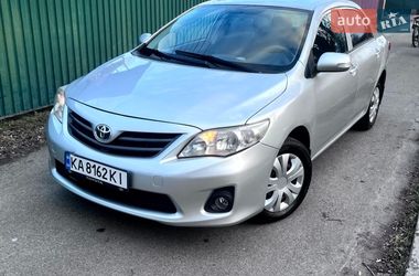 Седан Toyota Corolla 2013 в Бучі