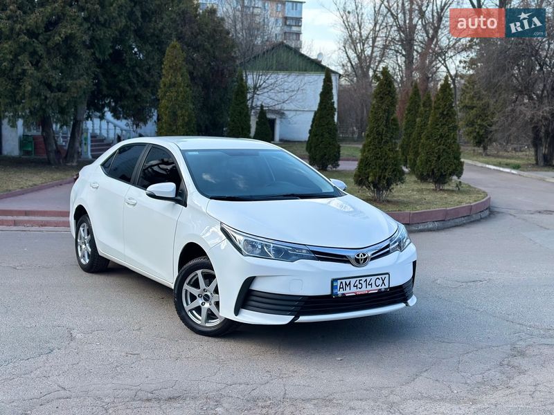 Седан Toyota Corolla 2017 в Києві