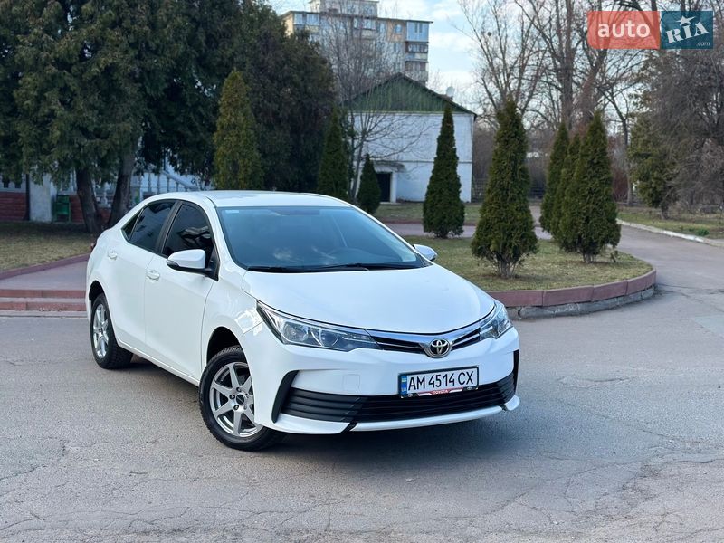 Седан Toyota Corolla 2017 в Києві