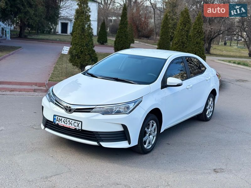 Седан Toyota Corolla 2017 в Києві