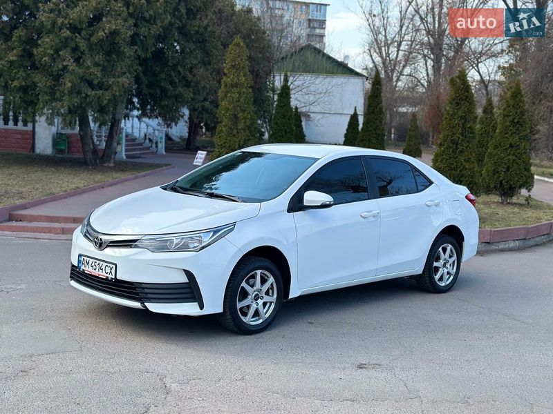 Седан Toyota Corolla 2017 в Києві