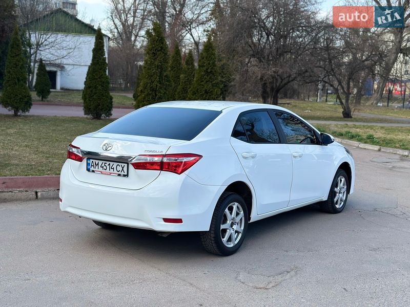 Седан Toyota Corolla 2017 в Києві