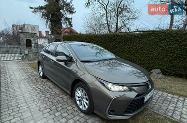 Седан Toyota Corolla 2022 в Львове