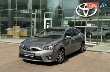 Седан Toyota Corolla 2016 в Киеве