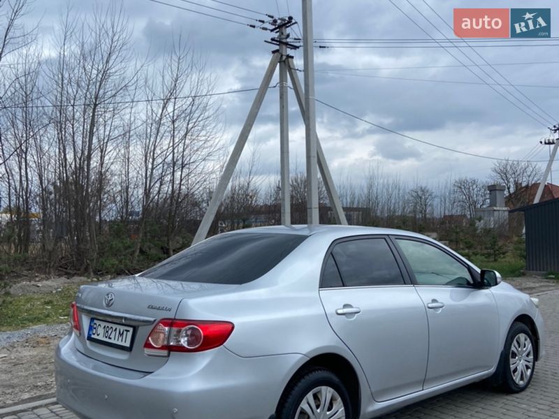 Седан Toyota Corolla 2011 в Львове