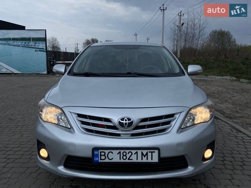 Седан Toyota Corolla 2011 в Львове