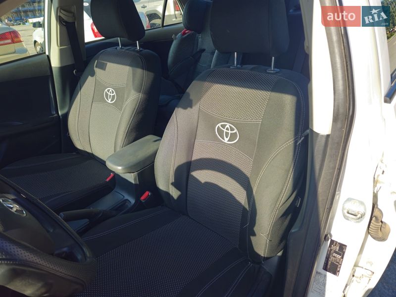 Седан Toyota Corolla 2012 в Кременчуге