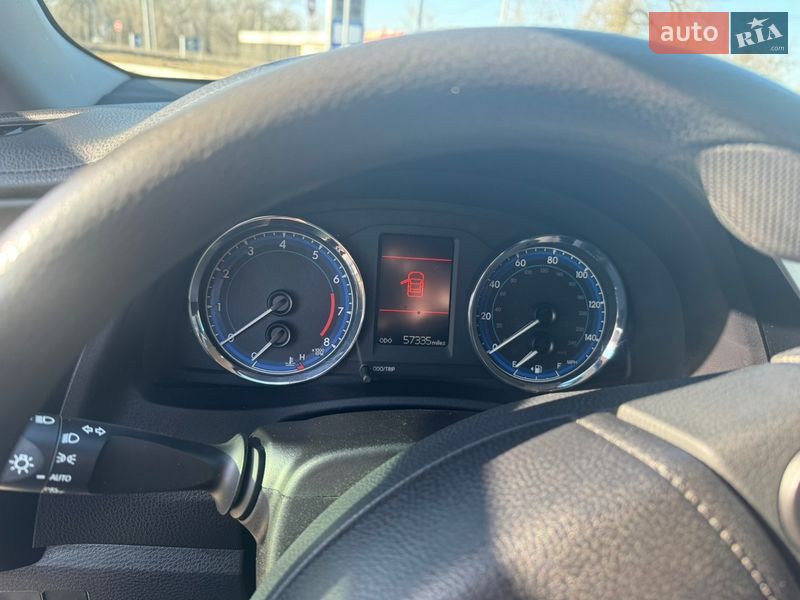 Седан Toyota Corolla 2016 в Кременчуге