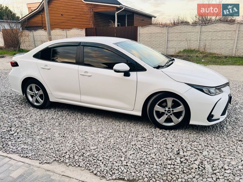 Седан Toyota Corolla 2019 в Дніпрі