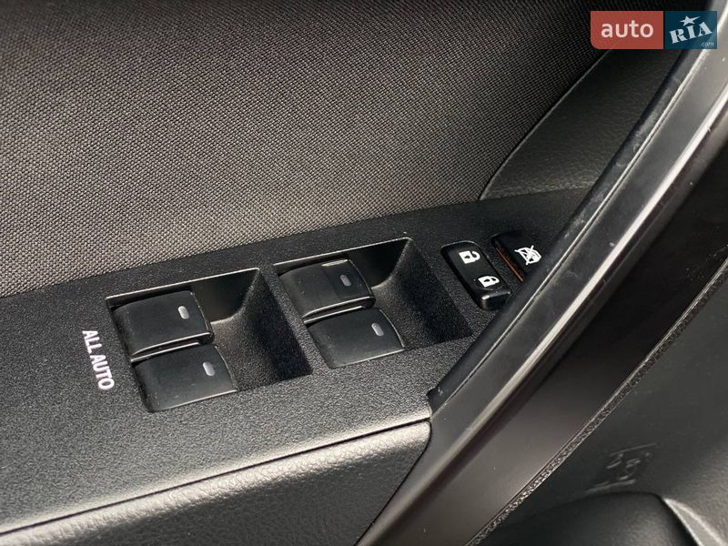 Седан Toyota Corolla 2017 в Киеве фото 23 Седан Toyota Corolla 2017 в Киеве