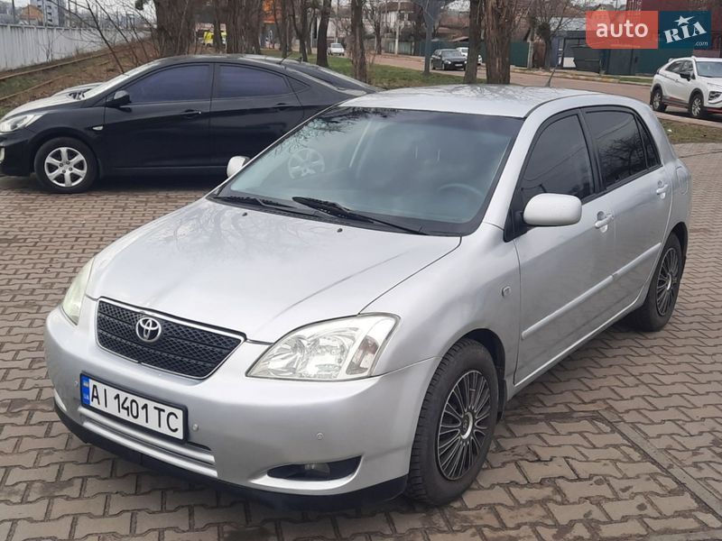 Хетчбек Toyota Corolla 2004 в Бучі