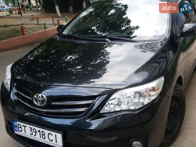 Седан Toyota Corolla 2011 в Івано-Франківську