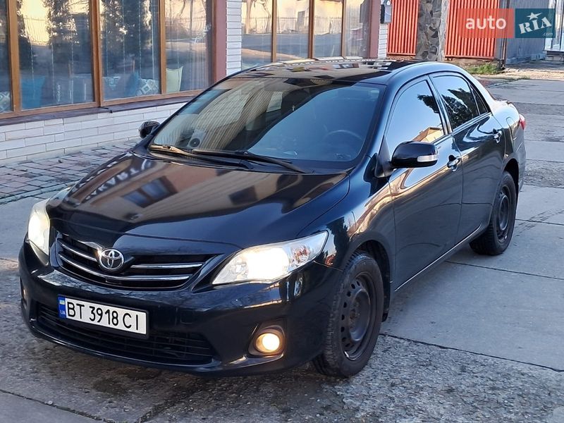 Седан Toyota Corolla 2011 в Івано-Франківську