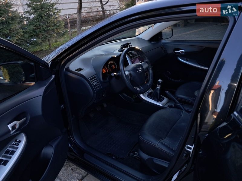 Седан Toyota Corolla 2011 в Івано-Франківську