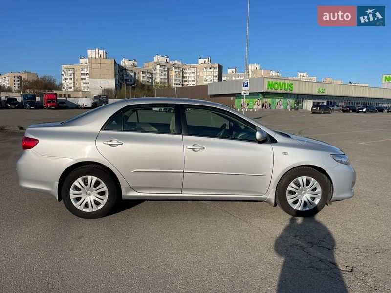 Седан Toyota Corolla 2008 в Киеве