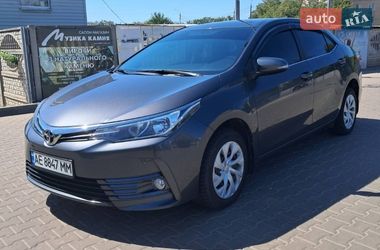 Седан Toyota Corolla 2016 в Кривому Розі