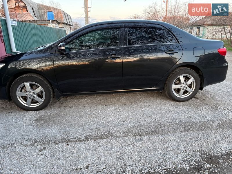 Седан Toyota Corolla 2013 в П'ятихатках