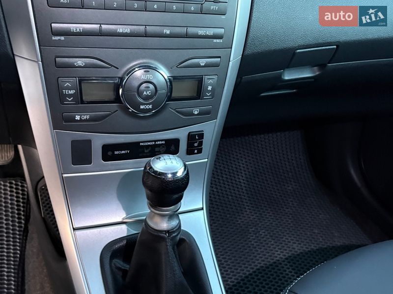 Седан Toyota Corolla 2013 в П'ятихатках