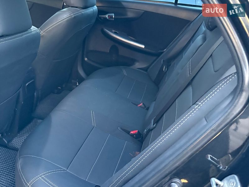 Седан Toyota Corolla 2013 в П'ятихатках