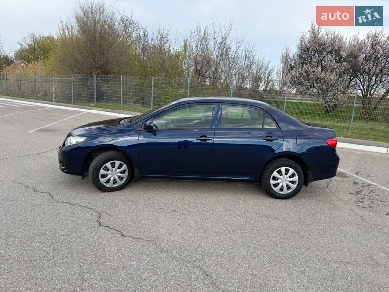 Седан Toyota Corolla 2009 в Днепре