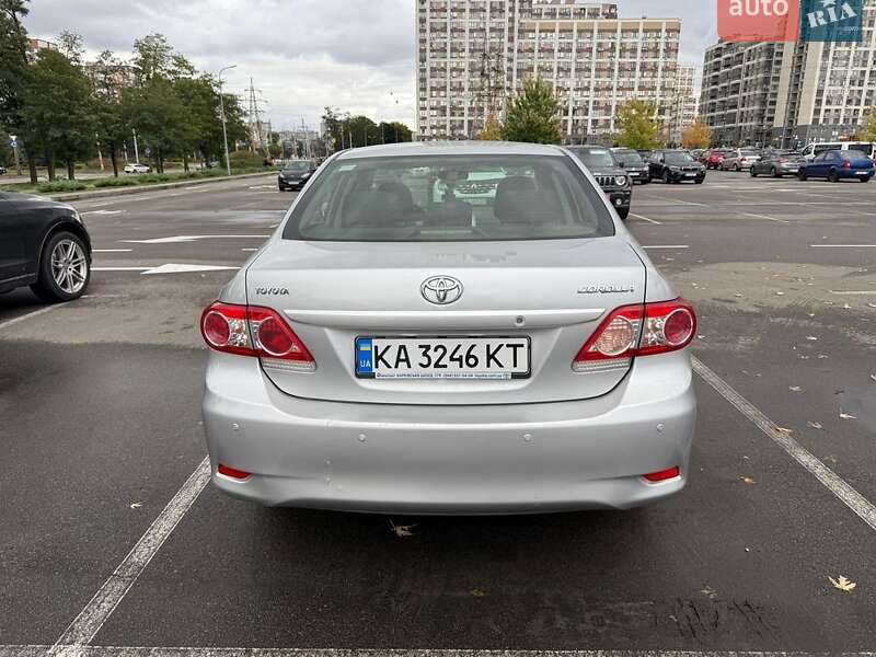 Седан Toyota Corolla 2011 в Киеве