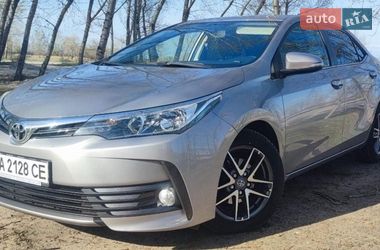 Седан Toyota Corolla 2018 в Черкасах