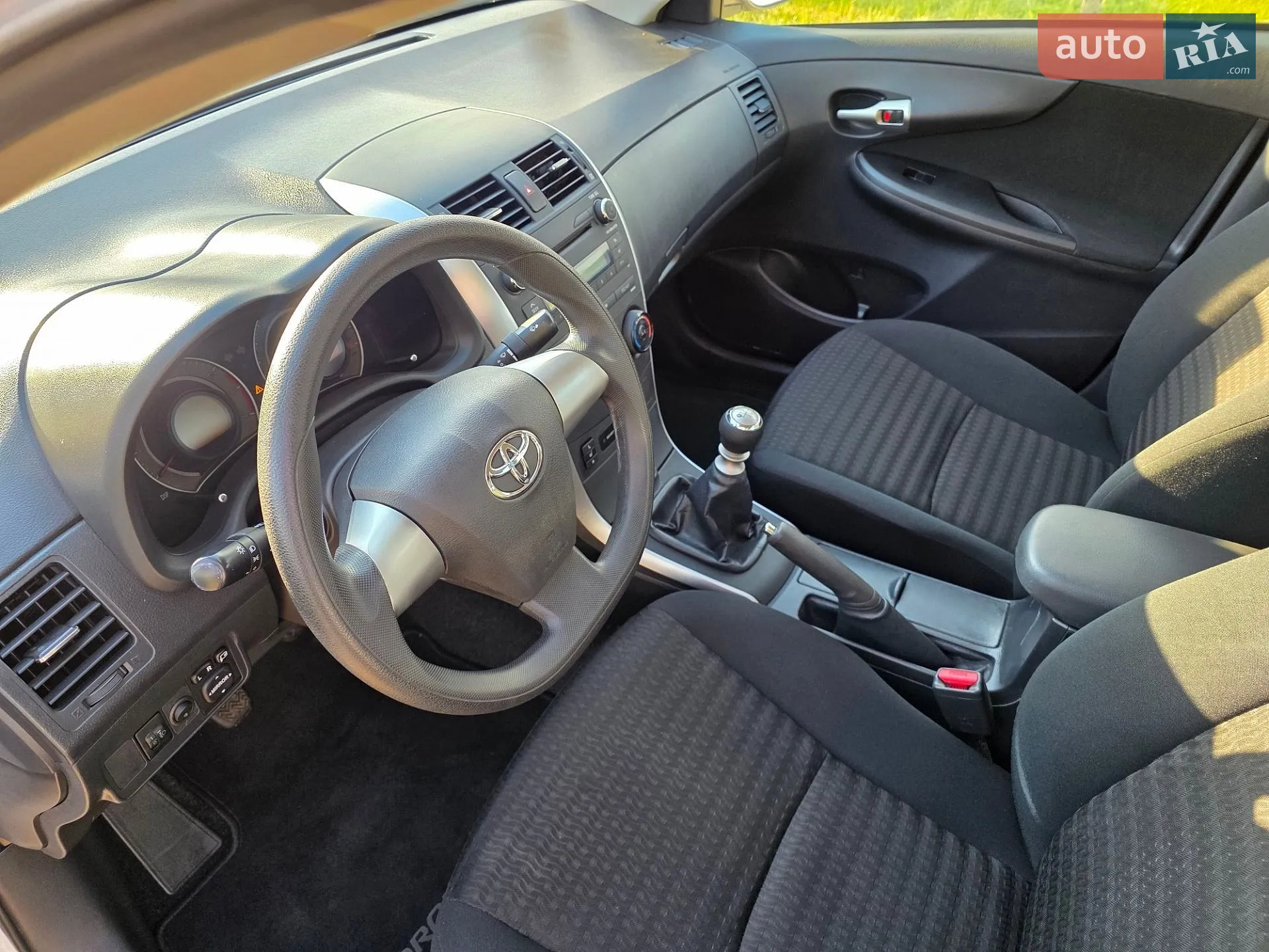 2010 Toyota Corolla - мініатюра 15