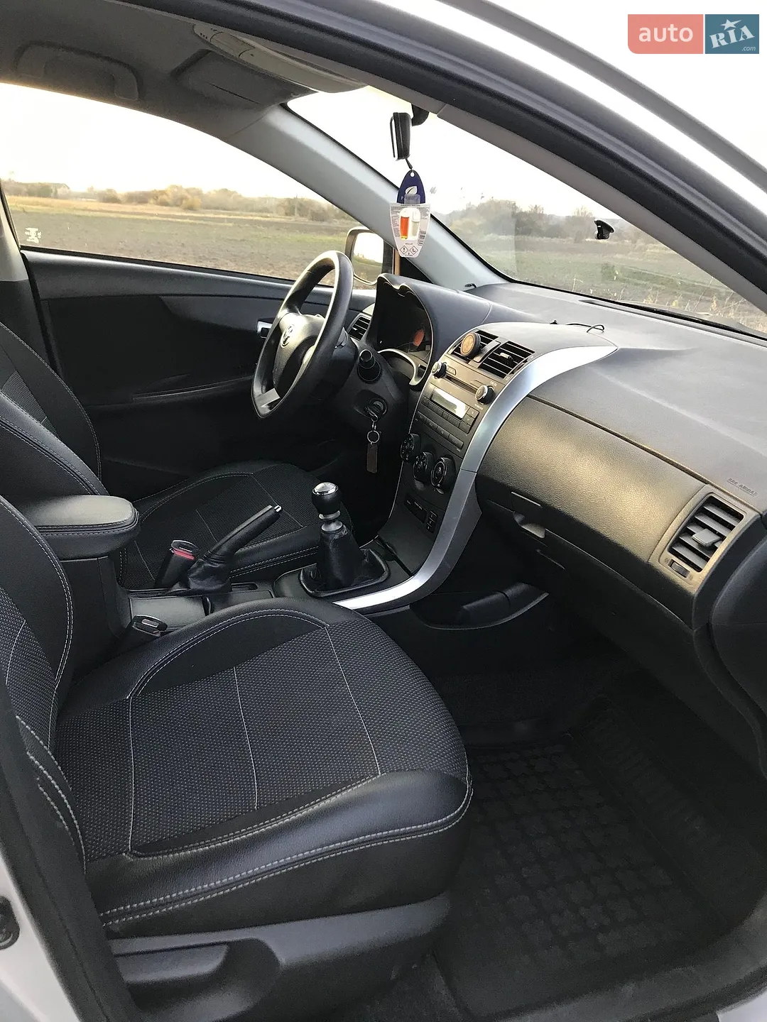 2011 Toyota Corolla - мініатюра 8