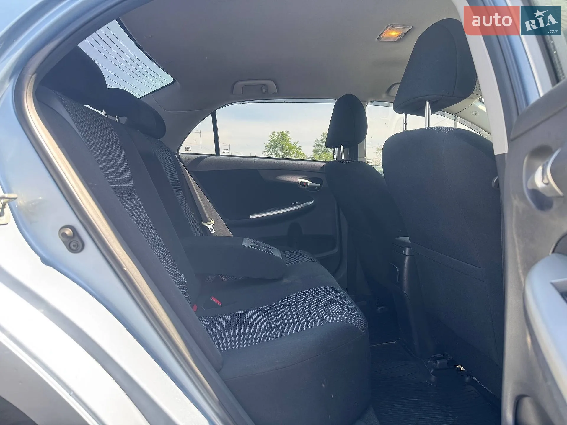 2010 Toyota Corolla - мініатюра 11