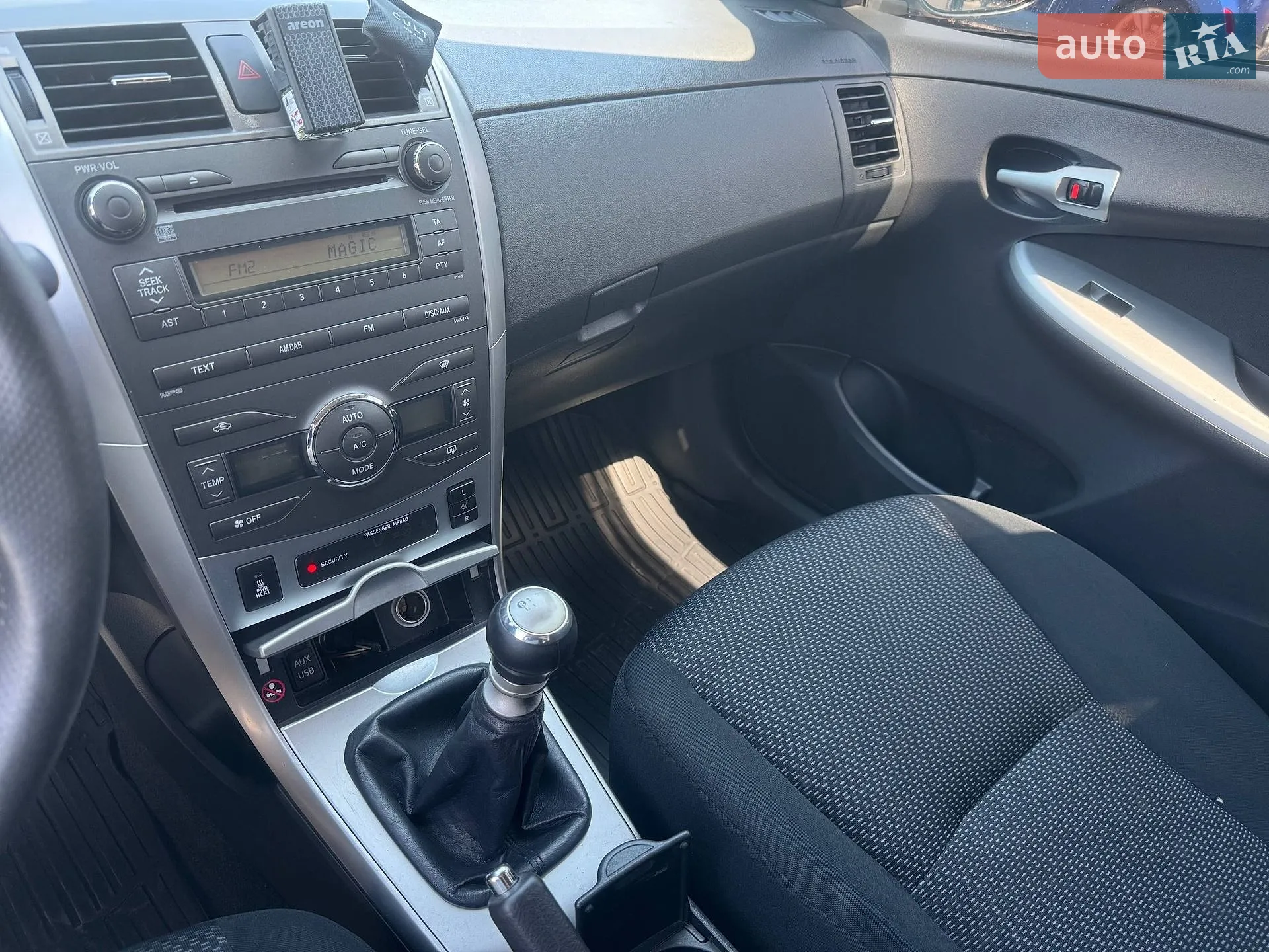 2010 Toyota Corolla - мініатюра 21