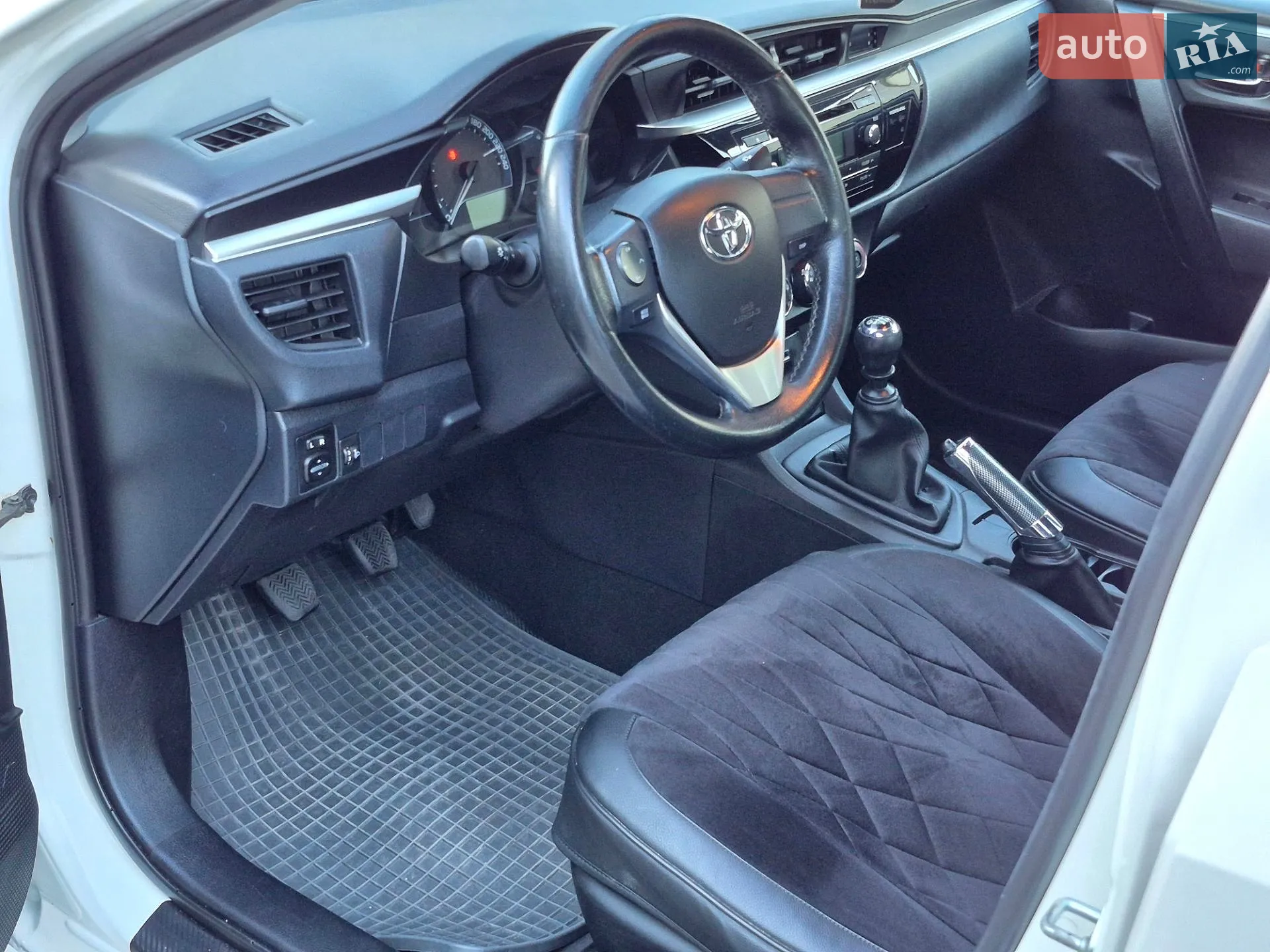 2013 Toyota Corolla - мініатюра 21