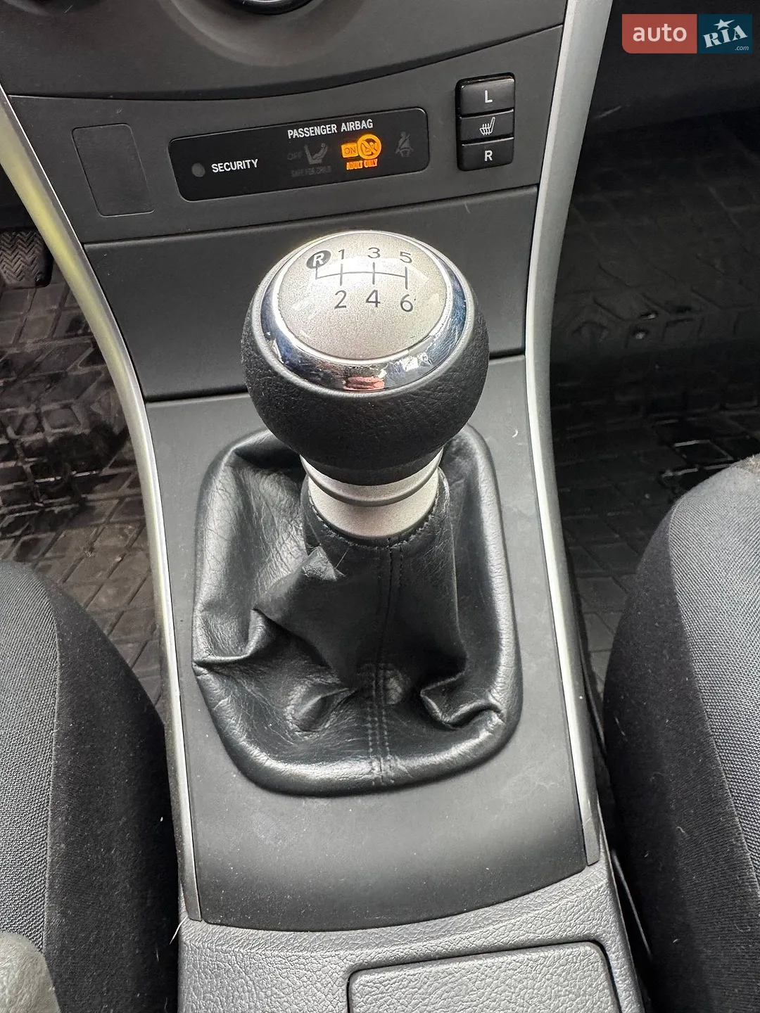 2010 Toyota Corolla - мініатюра 26