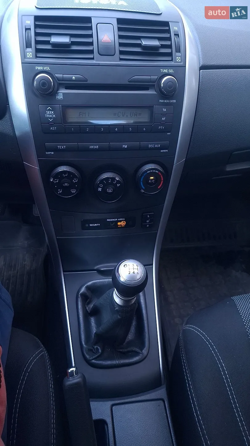 2010 Toyota Corolla - мініатюра 13