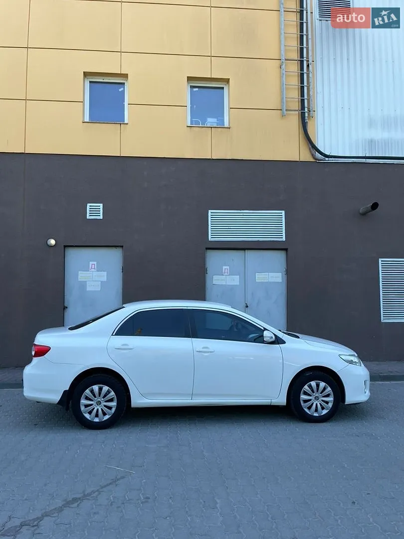 2011 Toyota Corolla - мініатюра 9