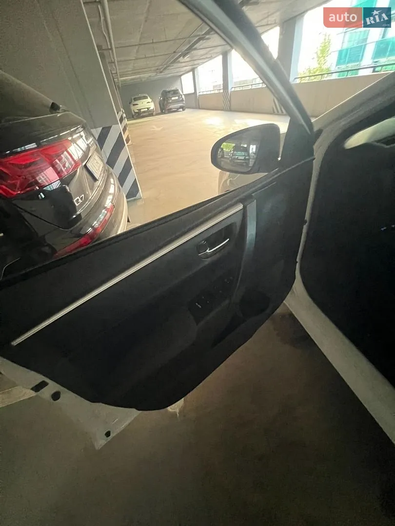 2017 Toyota Corolla - мініатюра 14