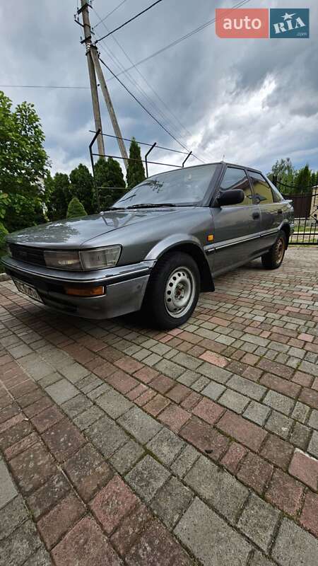 Лифтбек Toyota Corona 1989 в Бориславе