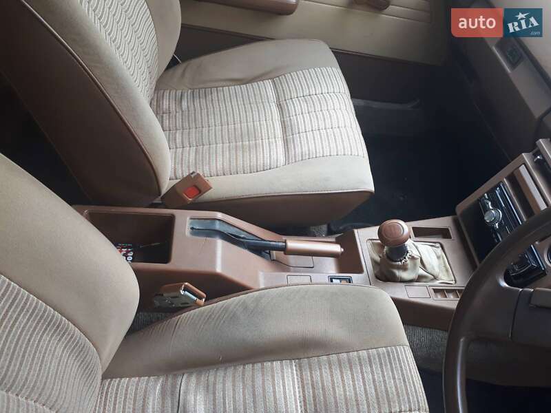 Седан Toyota Corona 1983 в Черноморске