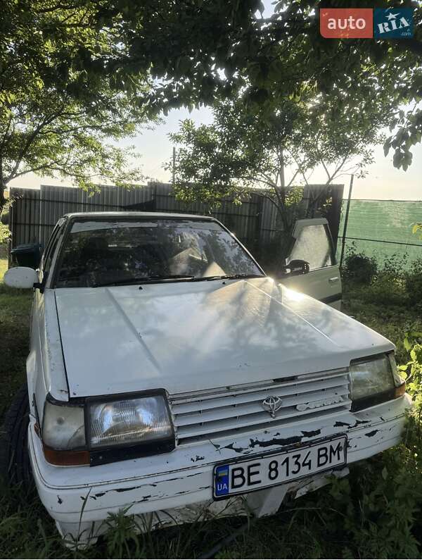 Седан Toyota Corona 1984 в Миколаєві
