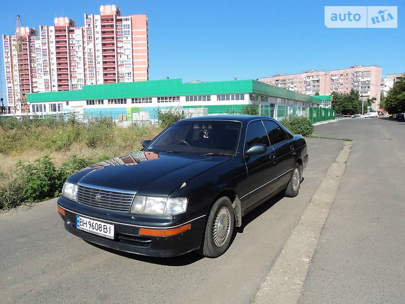 Седан Toyota Crown 1992 в Черноморске