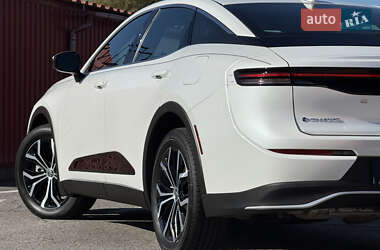 Внедорожник / Кроссовер Toyota Crown 2024 в 