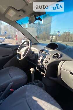 Седан Toyota Echo 2001 в Києві