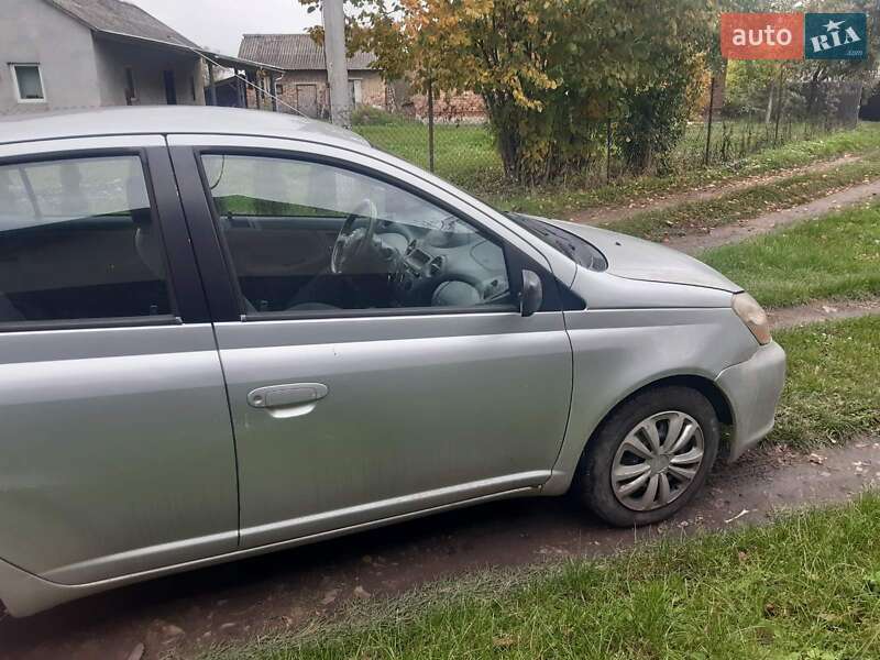 Седан Toyota Echo 2003 в Золочеве