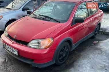 Седан Toyota Echo 2001 в Киеве