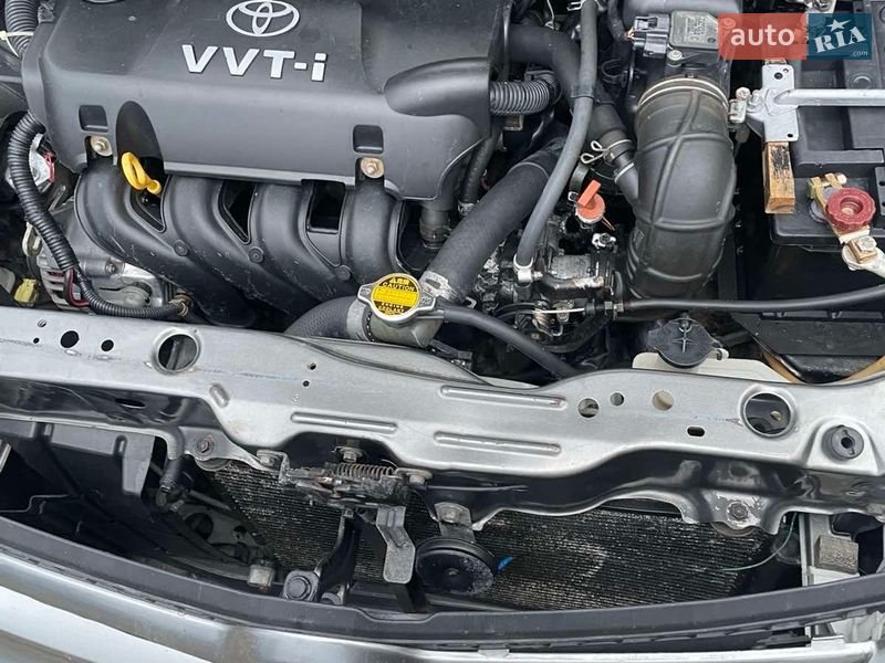 Хэтчбек Toyota Echo 2003 в Сторожинце