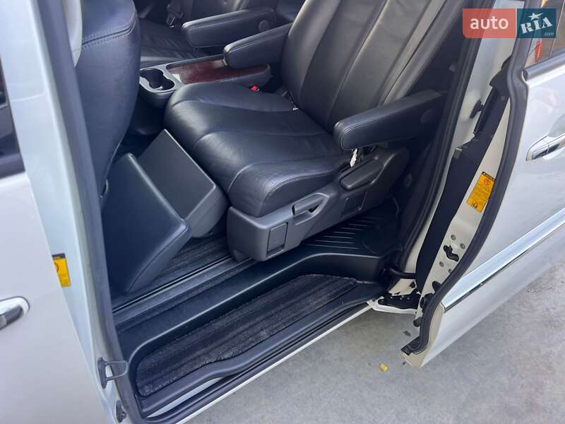 Минивэн Toyota Estima 2014 в Киеве фото 20 Минивэн Toyota Estima 2014 в Киеве