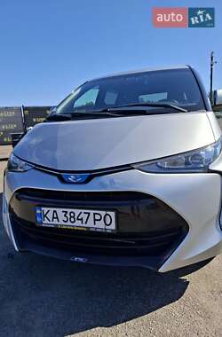 Минивэн Toyota Estima 2017 в Киеве