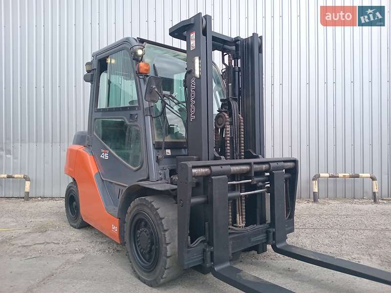 Вилочный погрузчик Toyota FD 2018 в Киеве фото 2 Вилочный погрузчик Toyota FD 2018 в Киеве