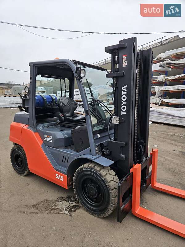 Вилочный погрузчик Toyota FG 2019 в Киеве фото 38 Вилочный погрузчик Toyota FG 2019 в Киеве
